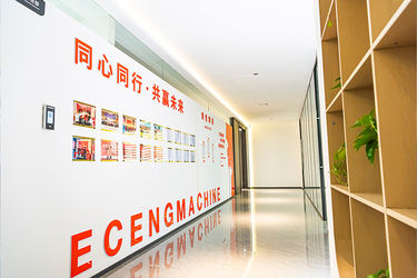 Zhangjiagang Eceng Machinery Co., Ltd. linea di produzione in fabbrica