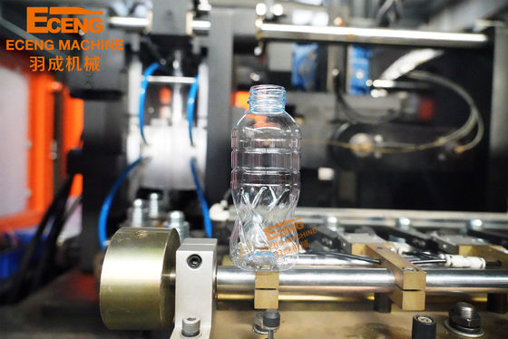 Bevanda di plastica di salto di CDD del succo dell'acqua della distesa della macchina di 4 cavità della bottiglia automatica piena dell'ANIMALE DOMESTICO