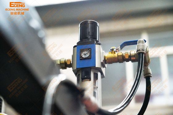 Attrezzatura completamente automatica di esempi del processo di soffiatura in forma ad alto rendimento