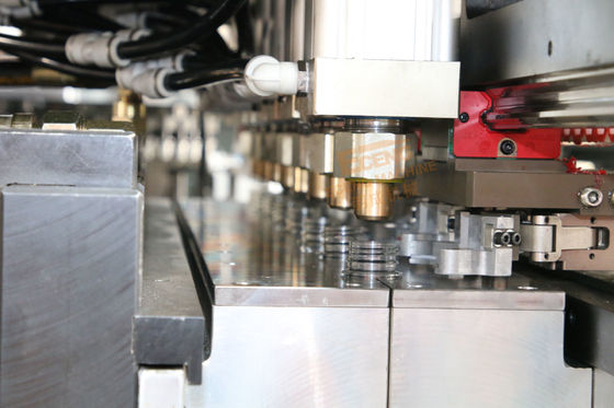 La macchina completamente elettrica Eceng K6 dello stampaggio mediante soffiatura di allungamento ha prodotto 12000BPH 2000 ml
