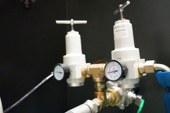 Macchina di stampaggio automatico a soffiatura di bottiglie in PET 3 Cavità 4500BPH 0,5L-2L