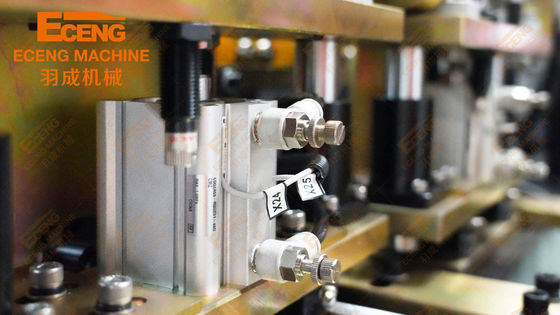 Macchina di soffiatura di bottiglie di acqua minerale in PET affidabile Efficiente YCQ 2L-2 2cavità 2000BPH